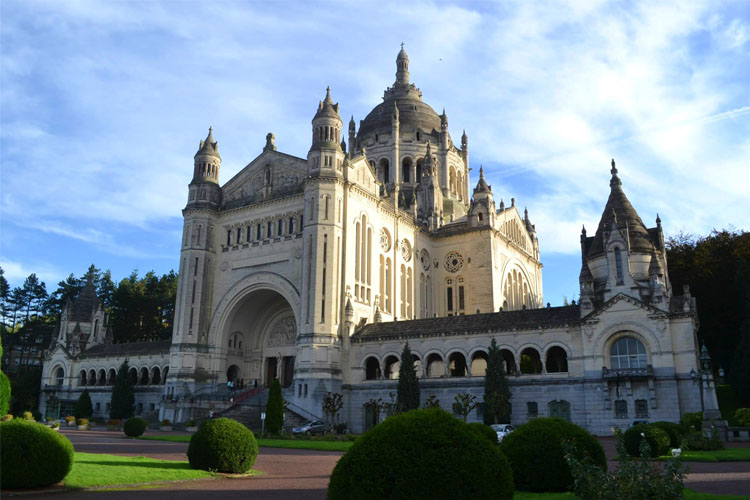 Basilica of Saint Therese of Lisieux (Photo: WYM)