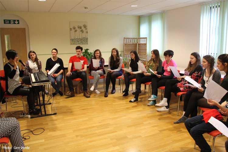 The Singing workshop practising with their leader from Gen Verde (Photo: Gen Verde)